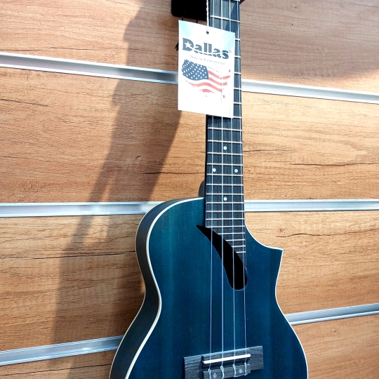 Đàn ukulele Dallas dáng khuyết