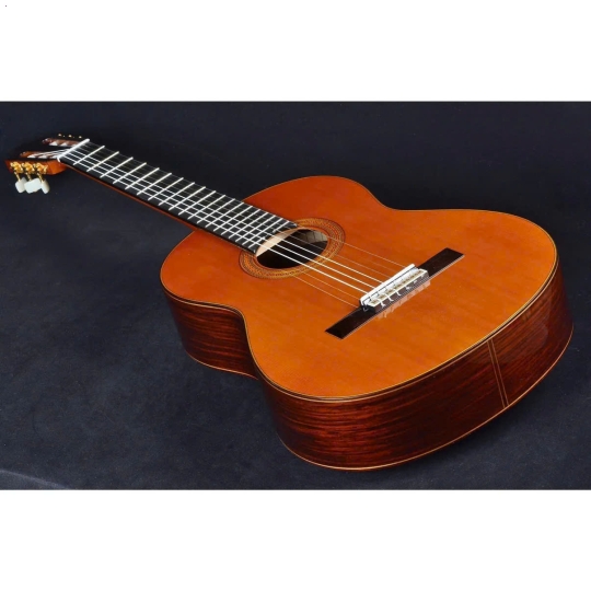 Guitar Yamaha GC32C