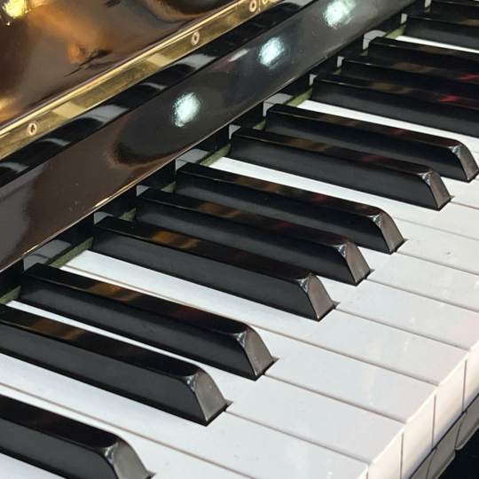 Piano Yamaha U1E-BL