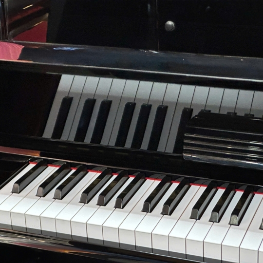 Piano Yamaha UX3 Black